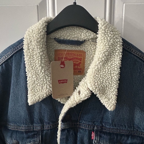 Levi's Men's Classic Blue Denim Jacket with Cream Sherpa Collar - Picture 2 of 4